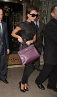 04154_Celebutopia-Victoria_Beckham_leaving_Claridges_hotel_in_London-07_122_570lo.jpg