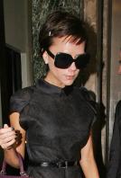 07826_Celebutopia-Victoria_Beckham_leaving_Claridges_hotel_in_London-05_122_580lo.jpg