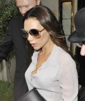 100808875_Victoria_Beckham_Scotts_Restaurant_01_122_371lo.jpg