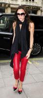 101566806_Victoria_Beckham_Shopping_01_122_532lo.jpg