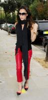 101567046_Victoria_Beckham_Shopping_01_122_540lo.jpg