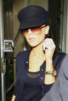 65784_Victoria_Beckham_leaving_Claridges_hotel_in_London_13-3-2009_02_122_216lo.jpg