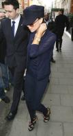 65786_Victoria_Beckham_leaving_Claridges_hotel_in_London_13-3-2009_03_122_420lo.jpg