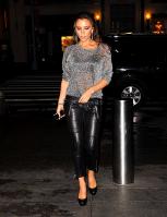 88903_celebrity_paradise.com_Victoria_Beckham_Nobu_16_122_427lo.jpg