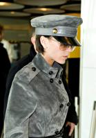 97642_Celebutopia-Victoria_Beckham_at_Heathrow_Airport-01_122_460lo.jpg