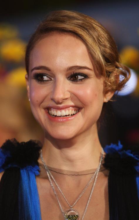 04527_Celebutopia-Natalie_Portman-The_Other_Boleyn_Girl_Premiere-08_122_898lo.jpg