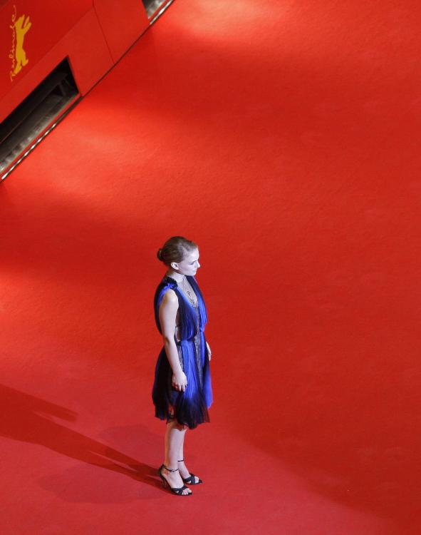 04788_Celebutopia-Natalie_Portman-The_Other_Boleyn_Girl_Premiere-19_122_1183lo.jpg