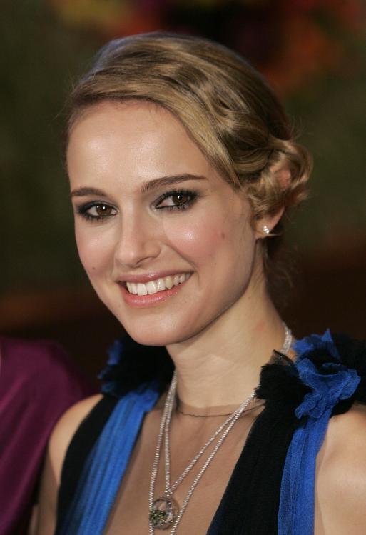 08660_Celebutopia-Natalie_Portman-The_Other_Boleyn_Girl_Premiere-24_122_764lo.jpg