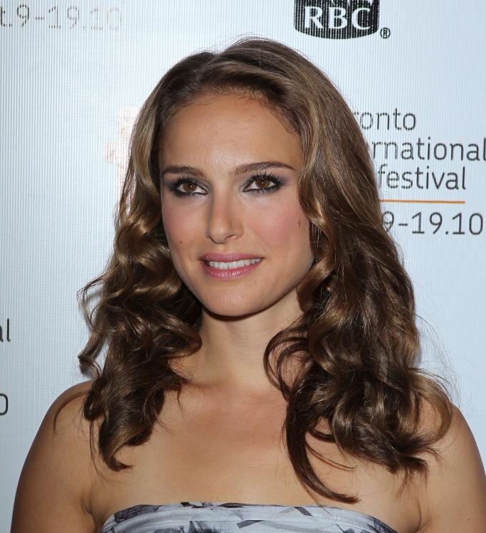 VZV0FJ39RX_Natalie_Portman_Toronto_Festival_2010_09_13_8.jpg