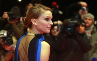 08739_Celebutopia-Natalie_Portman-The_Other_Boleyn_Girl_Premiere-32_122_1069lo.jpg