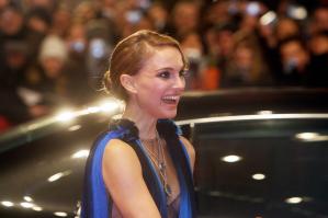 08806_Celebutopia-Natalie_Portman-The_Other_Boleyn_Girl_Premiere-35_122_900lo.jpg