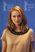 15692_natalie_portman_13_122_391lo.jpg