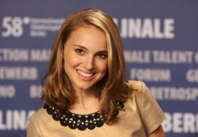 16356_natalie_portman_29_122_1017lo.jpg