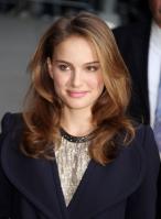 69819_Natalie_Portman_Visits_Late_Show_With_David_Letterman_007_122_467lo.jpg