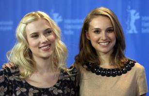 90936_celeb-city.org_Scarlett_Johansson_Natalie_Portman_The_Other_Boleyn_Girl_Photocall_22_122_606lo.jpg