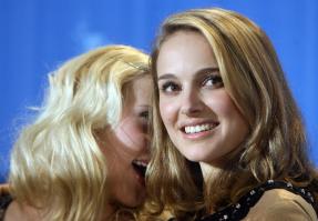 91408_celeb-city.org_Scarlett_Johansson_Natalie_Portman_The_Other_Boleyn_Girl_Photocall_27_122_573lo.jpg