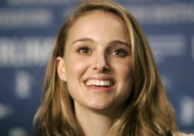 91579_Celebutopia-Natalie_Portman-The_Other_Boleyn_Girl_Photocall-06_122_226lo.jpg