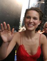 99759812_185856d1242211956-natalie-portman-outside-david-letterman-show-red-dress-np-3-.jpg