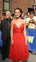 99759999_185862d1242211956-natalie-portman-outside-david-letterman-show-red-dress-np-9-.jpg