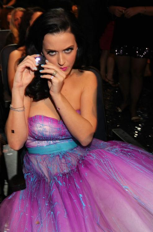 114050550_KatyPerry01052011_37thPeoplesChoiceAwards23.jpg