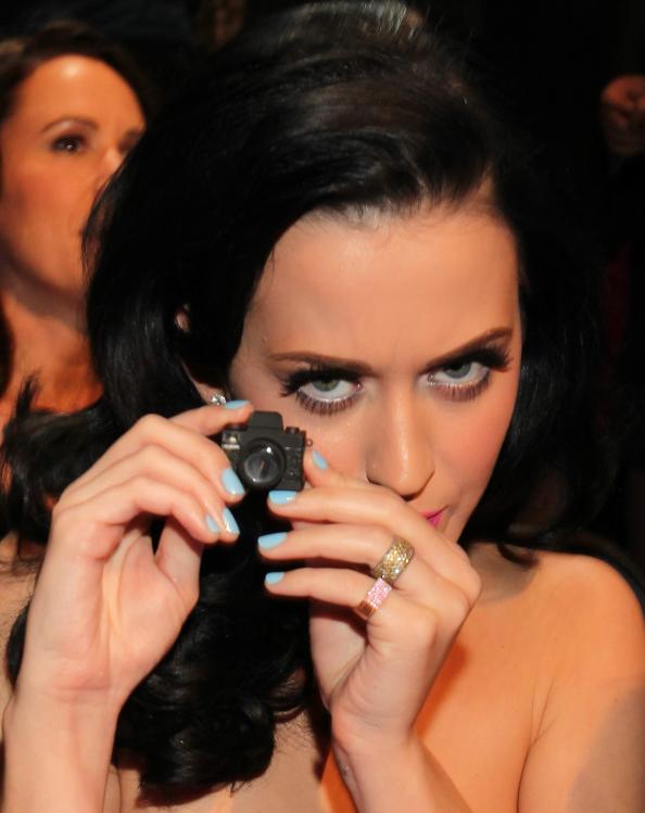 114050552_KatyPerry01052011_37thPeoplesChoiceAwards25.jpg