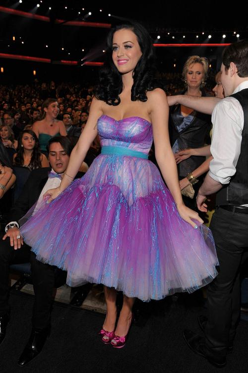 114050564_KatyPerry01052011_37thPeoplesChoiceAwards31.jpg