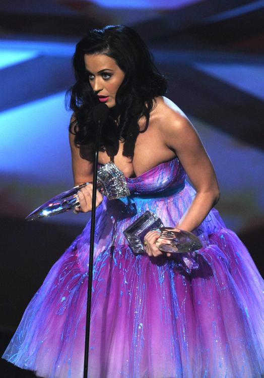 114050594_KatyPerry01052011_37thPeoplesChoiceAwards48.jpg