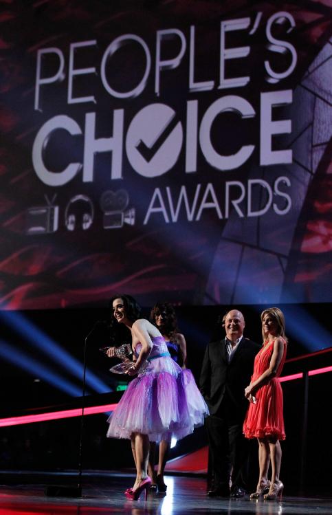 114050599_KatyPerry01052011_37thPeoplesChoiceAwards51.jpg