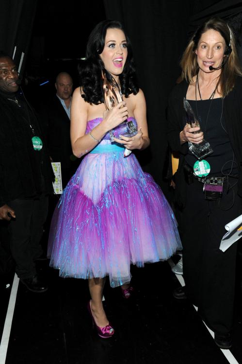 114050622_KatyPerry01052011_37thPeoplesChoiceAwards64.jpg