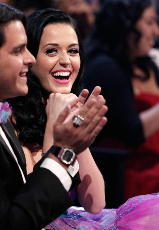 114050685_KatyPerry01052011_37thPeoplesChoiceAwards88.jpg