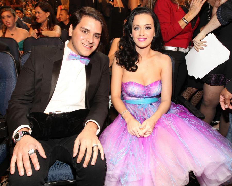 114050692_KatyPerry01052011_37thPeoplesChoiceAwards90.jpg