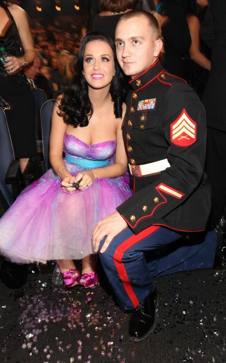 114050699_KatyPerry01052011_37thPeoplesChoiceAwards92.jpg