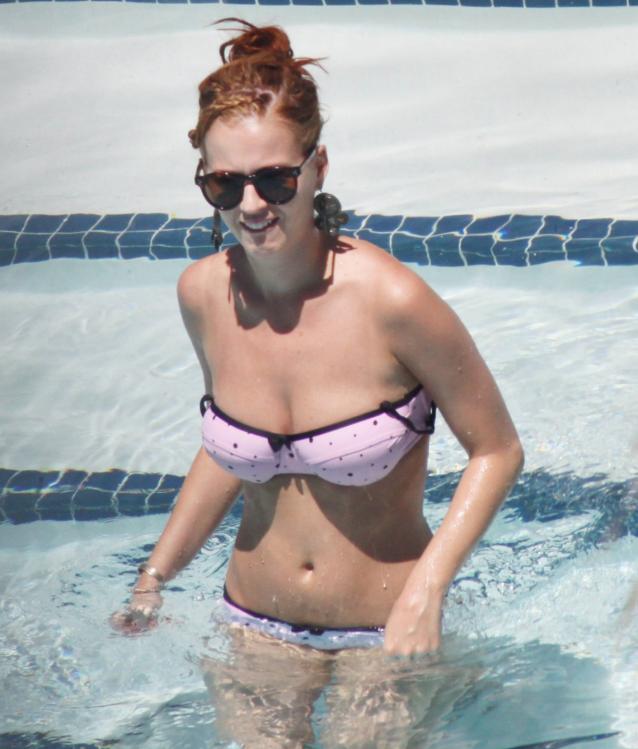 528005626_6_katy_perry_bikini_122_531lo.jpg