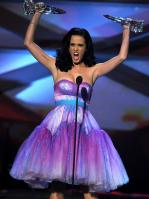 114050669_KatyPerry01052011_37thPeoplesChoiceAwards82.jpg