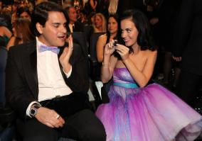 114050707_KatyPerry01052011_37thPeoplesChoiceAwards95.jpg