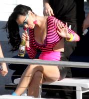 174533829_KatyPerry_Roof_TopPhotoshoot_Miami_030611_202_122_492lo.jpg