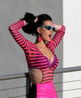 174826866_KatyPerry_Roof_TopPhotoshoot_Miami_030611_213_122_55lo.jpg