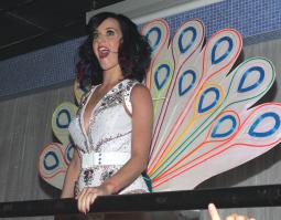 57377_KatyPerry_PerformingatSplashBarinNYC_27_08_2010_031_122_435lo.jpg