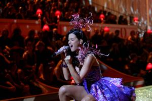 76576_KatyPerry_Ryder26_122_489lo.jpg