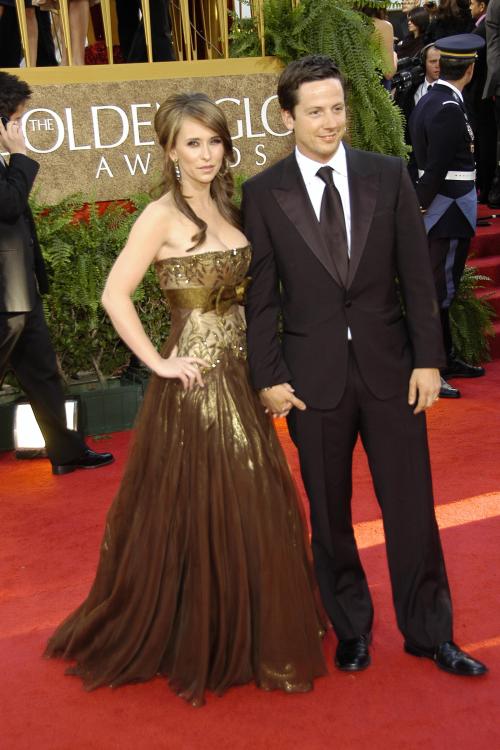 41254_Jennifer_Love_Hewitt_64th_Golden_Globes_Arrivals_008_123_325lo.JPG