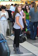 09563_jennifer_love_hewit_3_lax_14_122_71lo.jpg