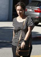 105991028_Jennifer_Love_Hewitt_out_in_LA_1_122_555lo.jpg