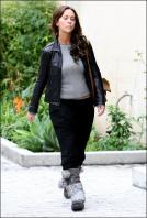 I5PHTAV7U3_Jennifer_Love_Hewitt_-_Out_And_About_In_Los_Angeles_-_Nov_19_4_.jpg