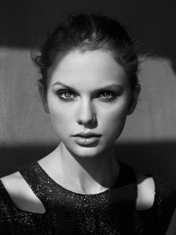 108617088_tayswift-2010-mike-abrahams-photoshoot-001.jpg