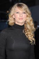 38534_Taylor_Swift_-_Visits_Late_Show_New_York_-_10th_Nov_2008_037_122_482lo.jpg