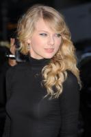 38568_Taylor_Swift_-_Visits_Late_Show_New_York_-_10th_Nov_2008_039_122_389lo.jpg