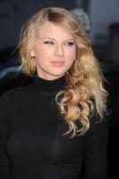 38614_Taylor_Swift_-_Visits_Late_Show_New_York_-_10th_Nov_2008_041_122_217lo.jpg