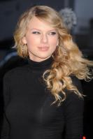 38638_Taylor_Swift_-_Visits_Late_Show_New_York_-_10th_Nov_2008_042_122_523lo.jpg