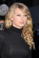 38648_Taylor_Swift_-_Visits_Late_Show_New_York_-_10th_Nov_2008_043_122_100lo.jpg