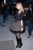 38956_Taylor_Swift_-_Visits_Late_Show_New_York_-_10th_Nov_2008_003_122_561lo.jpg